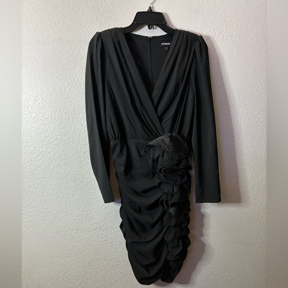 🆕Express Black Long Sleeve Elegant Design Wrap Flower Rouched Dress S🆕 - Picture 8 of 15